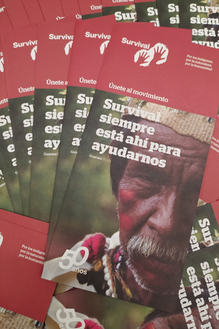Actúa: distribuye folletos de Survival